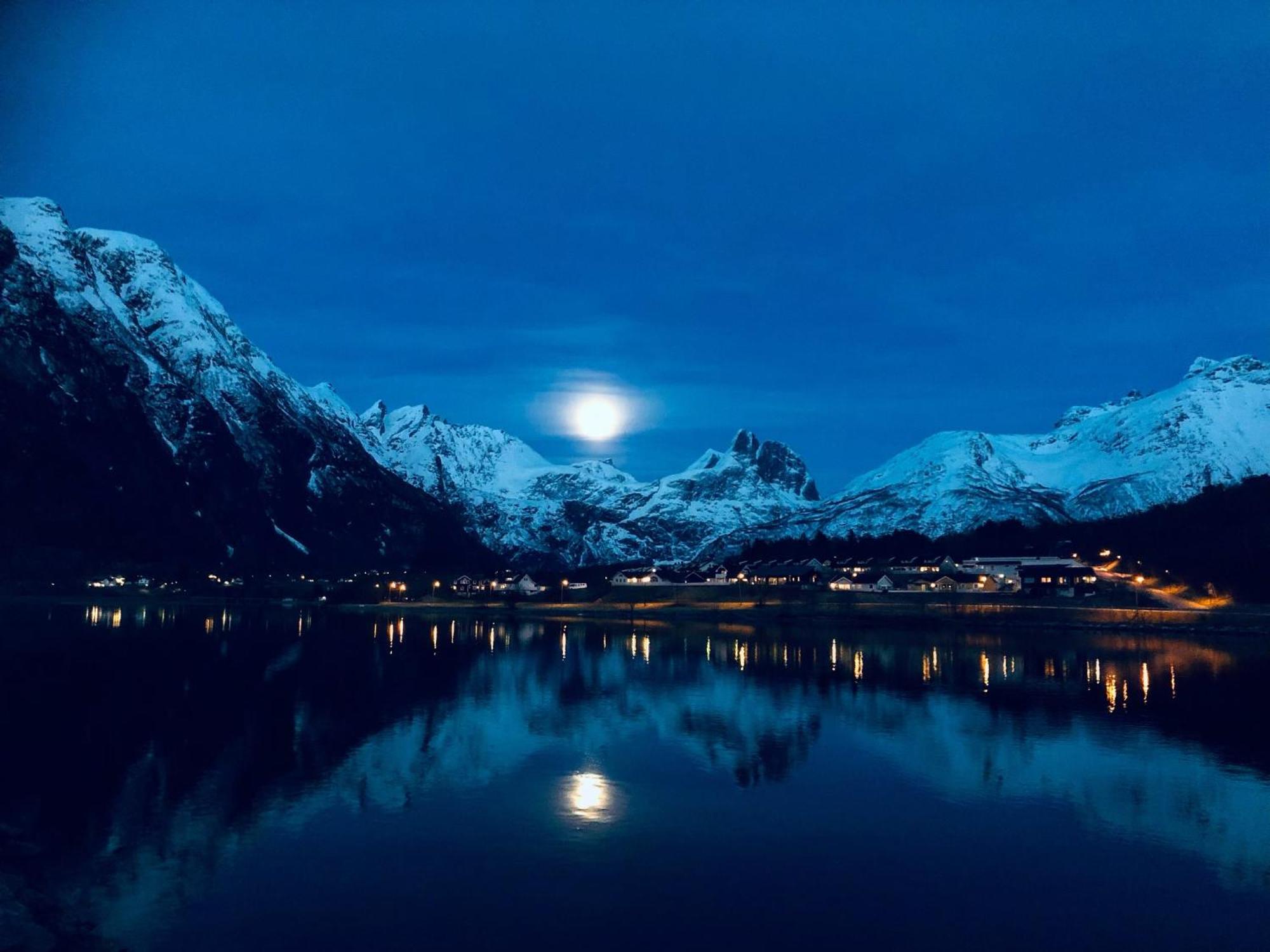 Apartment In The Heart Of Åndalsnes Exteriör bild